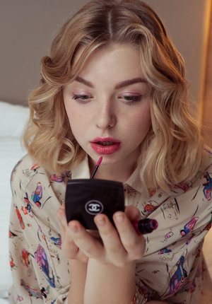 18 year old cuties Gigi Rivera & Teagan Summers strip down to socks on blanket